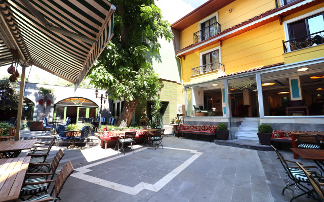 Rose Garden Suites