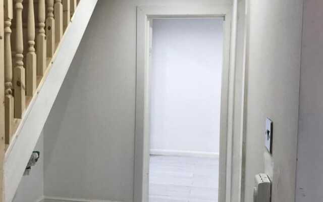 Immaculate 2-bed House in High Wycombe Hp14