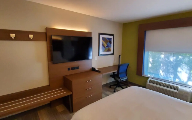 Holiday Inn Express Hotel and Suites Kinston by IHG