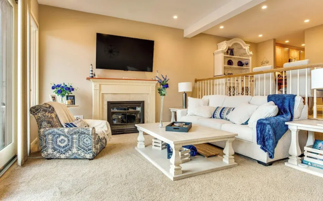Waterfront Community: Lake Winnipesaukee Retreat!