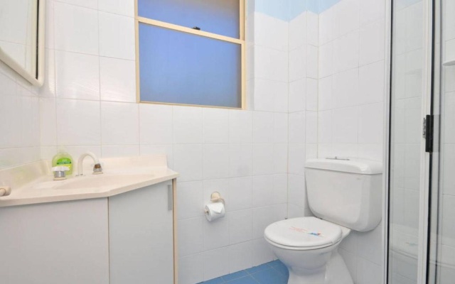 Toowoon Beach View 3br Villa 4 just steps to beach with views – Bathroom – Toowoon Bay