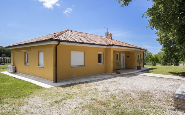 Villa in Sorici With Private Pool