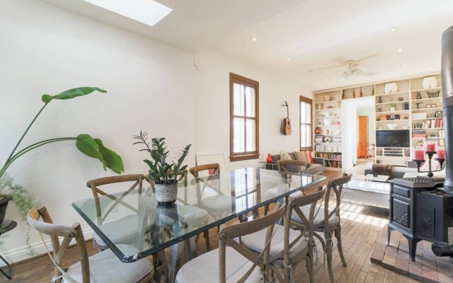 Chic Toronto Townhouse With Private Patio