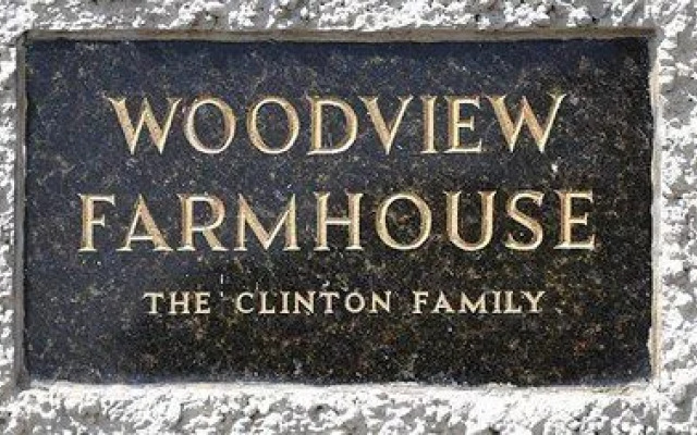 Clinton'S Woodview Farmhouse