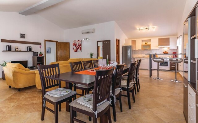 Amazing Home in Krnica with Hot Tub, WiFi & 4 Bedrooms