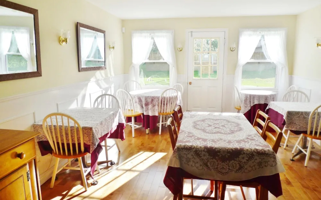 Cavendish Breeze Inn