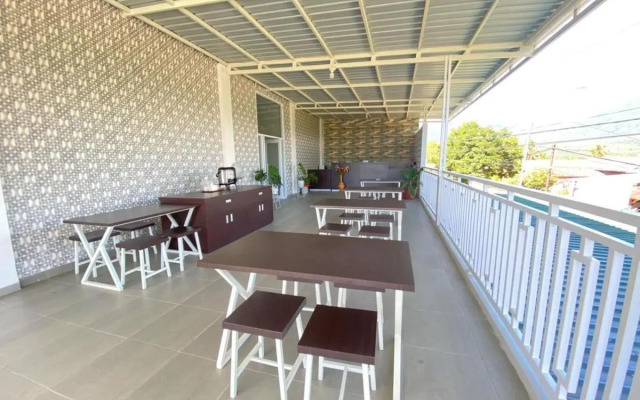 MJ Guest House Pusat Kota Malili Mitra RedDoorz