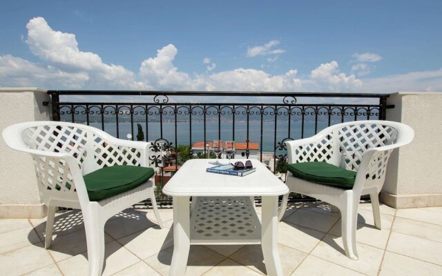 Top Floor Apartment With a Sea View Terrace Near the Sea