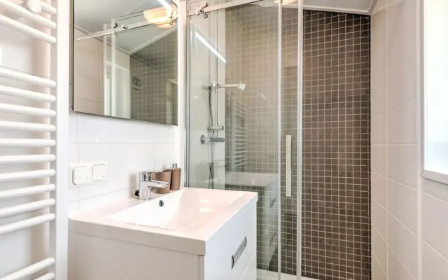 Lovely Holiday Home in Kaatsheuvel With Bubble Bath