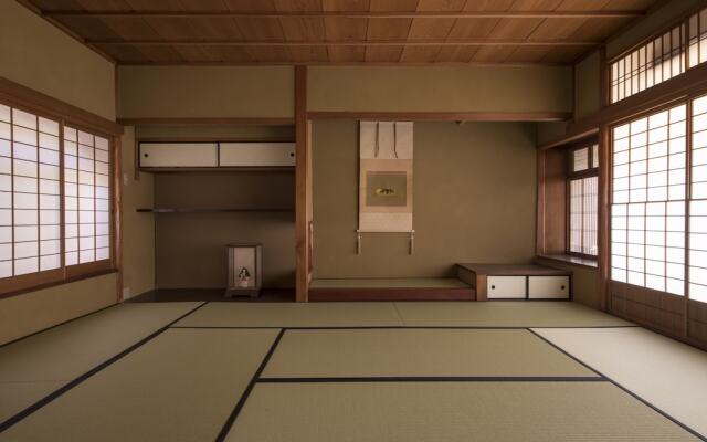 Gion Komatsu