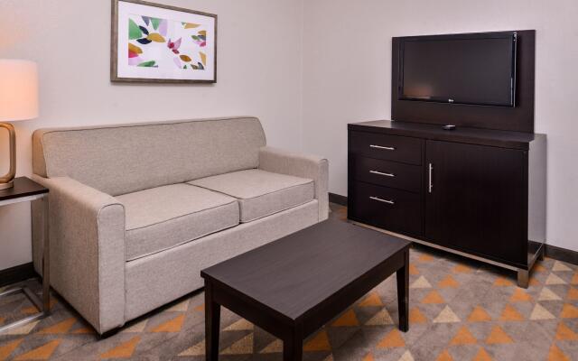 Holiday Inn & Suites Dallas-Addison, an IHG Hotel