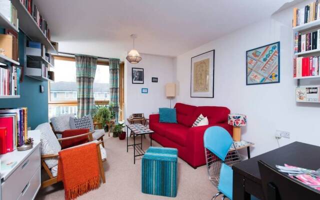 Homely 1 Bedroom Canal Side Flat with Balcony