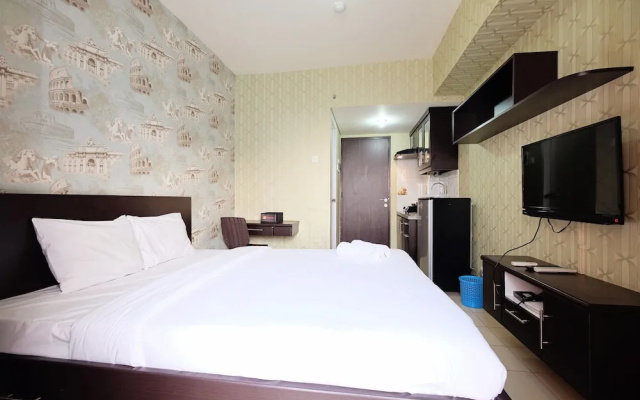 Minimalist Studio Room At Serpong Greenview By Travelio