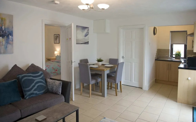 Lovely Mountain View Apartment - Short Drive to Beaches