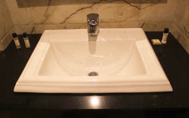 OYO Premium Race Course CMI