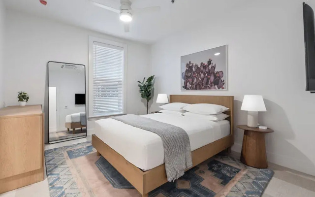 The Continental, powered by Placemakr - Downtown - Market Square