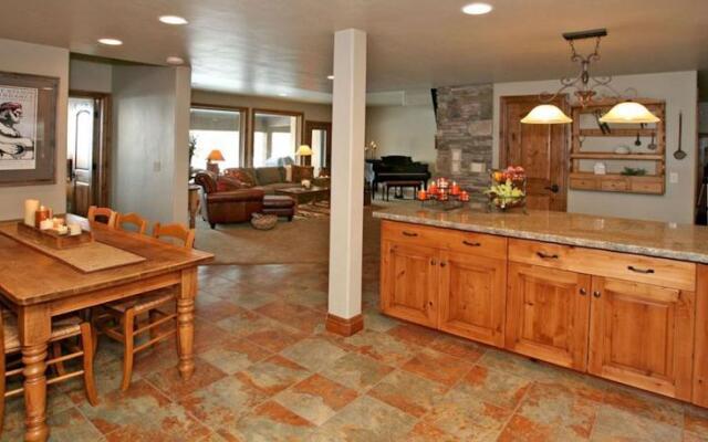 Wild Turkey Ridge by Stewart Mountain Lodging