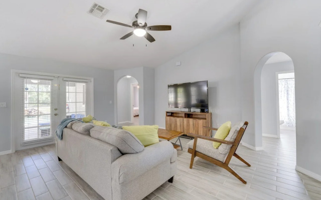 Inviting Home w/ Lanai & Pool in Kissimmee!