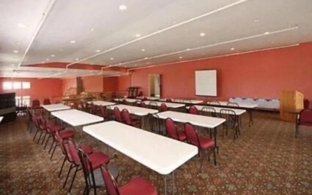 Crown Choice Inn & Suites Lakeview & Waterpark