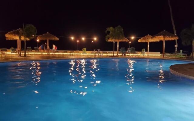 Royal Kahana Oceanview 2bd/2ba 2 Bedroom Condo by Redawning