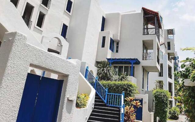 Chelona huahin beachfront resort condo