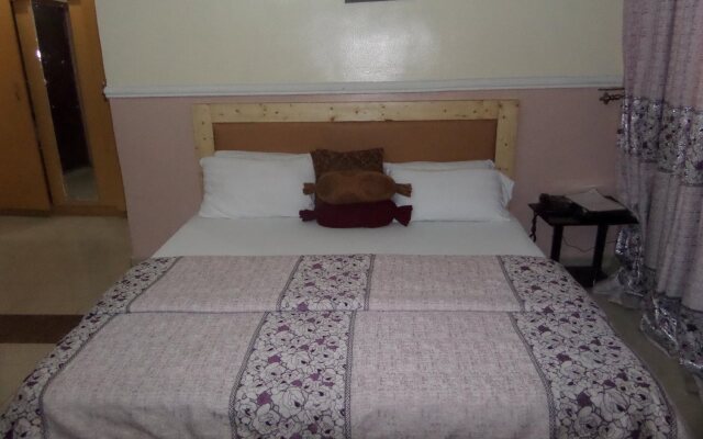 Maxton Suites