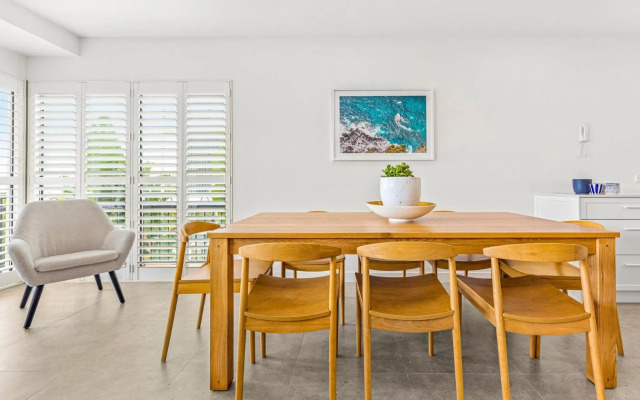 6 Seabreeze Spacious Newly Renovated Apartment with Ocean Views