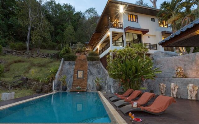 Grand Pool Villa