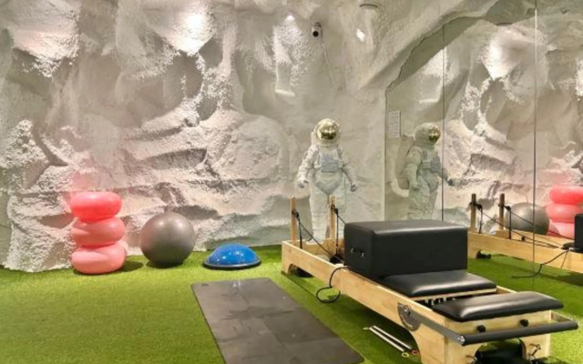 Huiyue Hotel (Guangzhou Baiyun Station Julong Subway Station Branch)