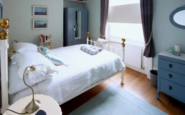 Seascape Retreat with Parking