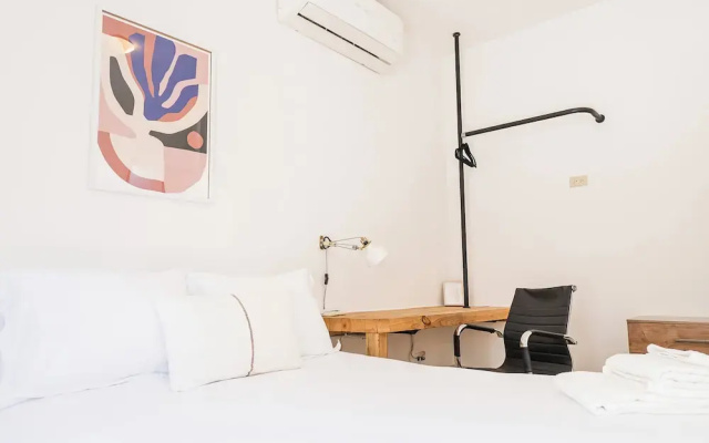 Grand Villa w Private Patio & Parking