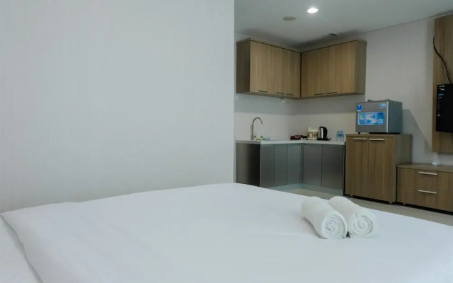 Pool View Brooklyn Studio Apartment near IKEA