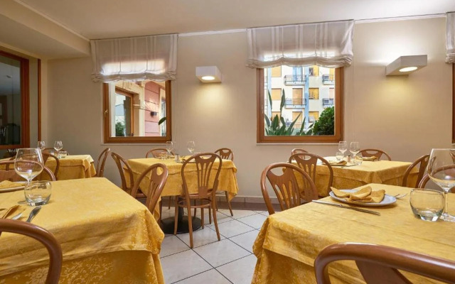 Hotel Careni Villa Italia