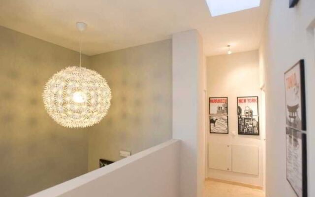 Hospederia Almundo by Alexandra Realty