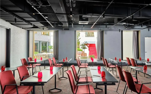 Radisson RED , Vienna