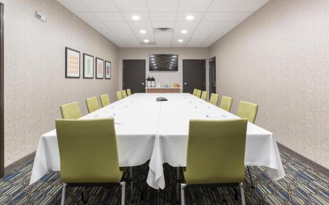 Holiday Inn Express and Suites Lincoln I - 80 by IHG