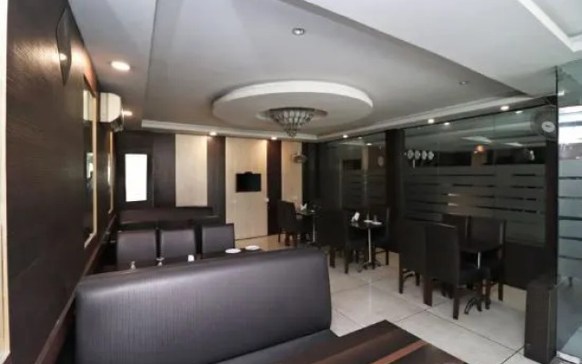 Hotel Dream Land by OYO