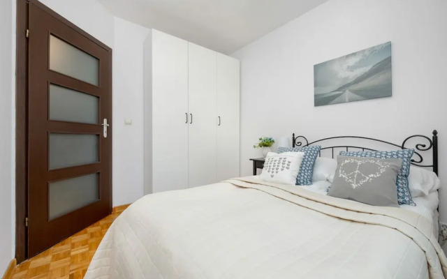 Bukowińska Apartment Warsaw by Renters