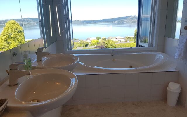 View From on Top - 6 Bedroom House