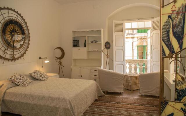 Vincenti Strait Street Suite