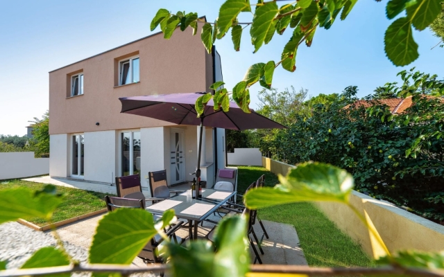 Holiday house Tome - comfortable & modern: Nin, Zadar riviera