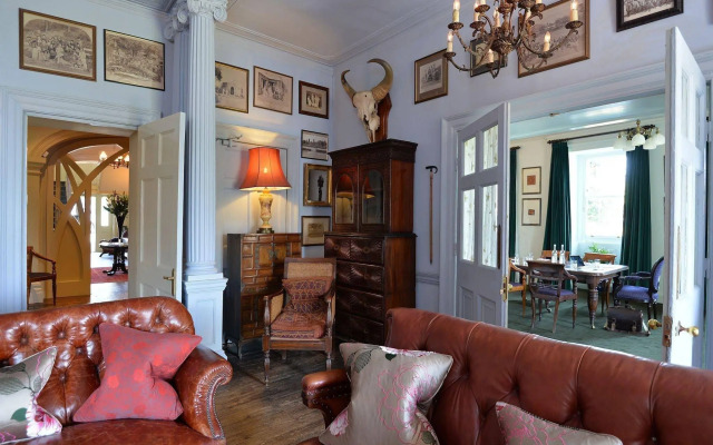 Moonfleet Manor