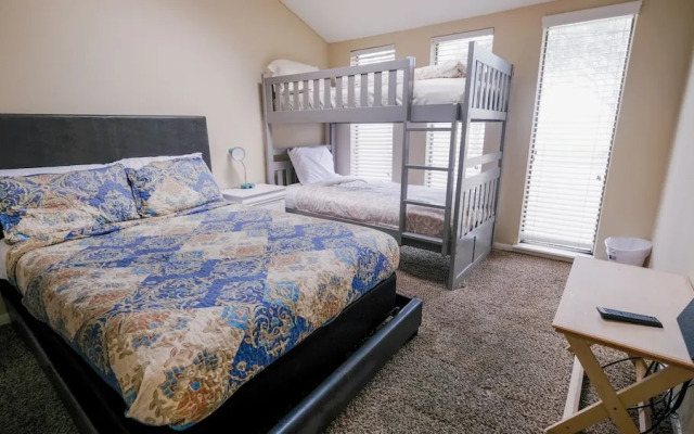 3Bdrm 2.5Bath 6Beds - Pool House