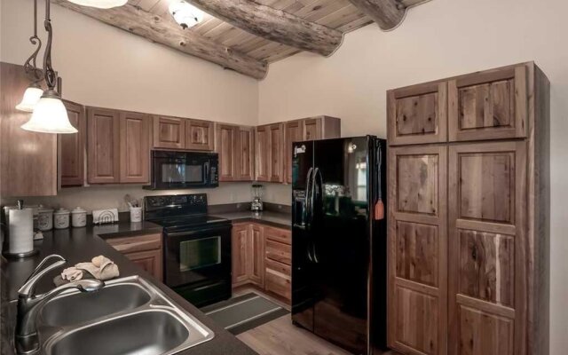 White Mountain Paradise - Four Bedroom Cabin