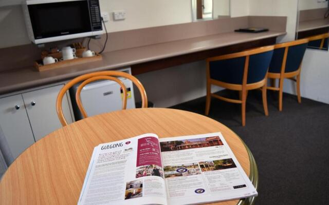 Ten Dollar Town Motel