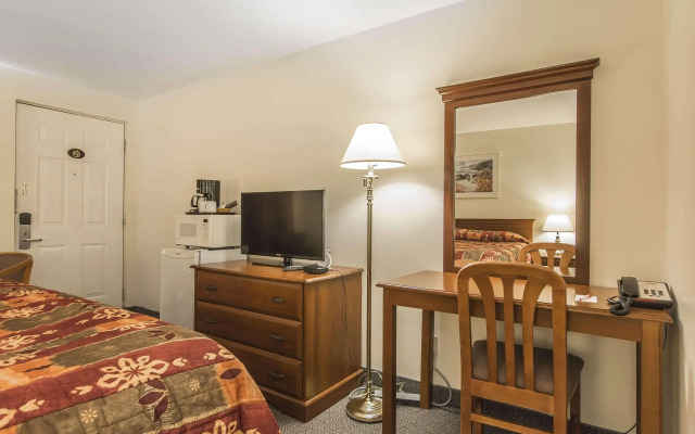 Econo Lodge & Suites Saint John