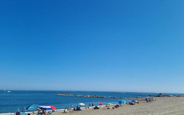 Las Gaviotas B9