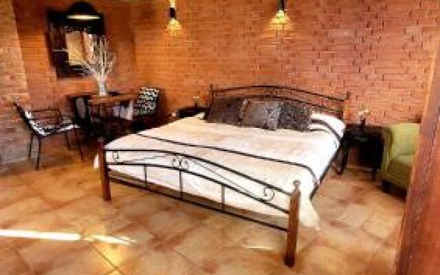 Studio Colonial