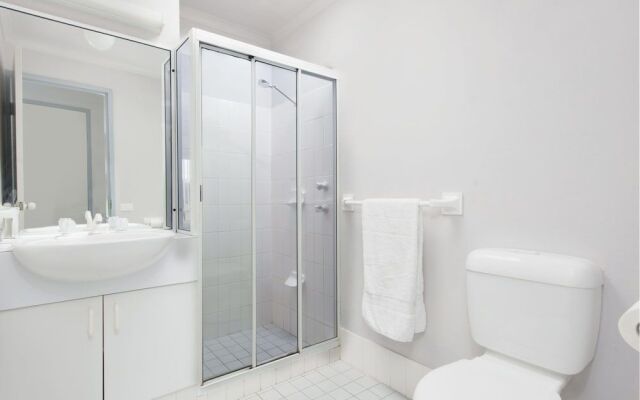 9 Cirrus at Fingal Bay