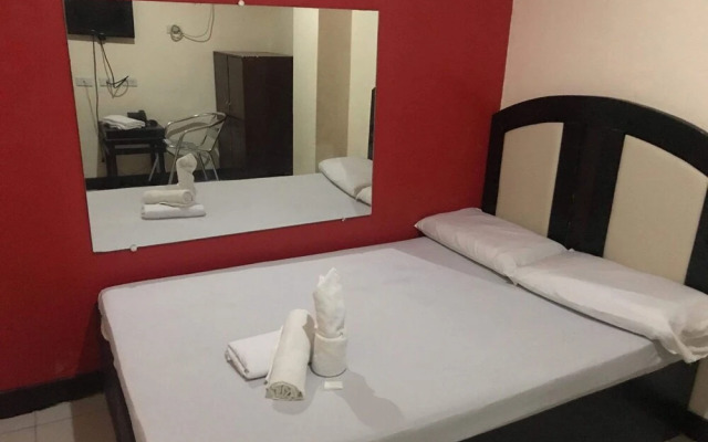 OYO 894 Cosmo Hotel P Campa Manila